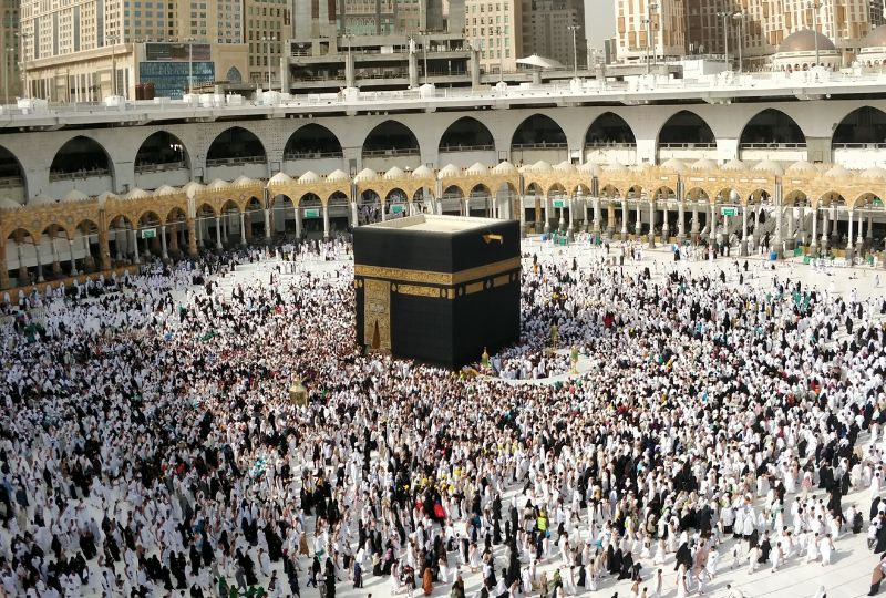 Saudi resident arrested for transporting violators of hajj regulations